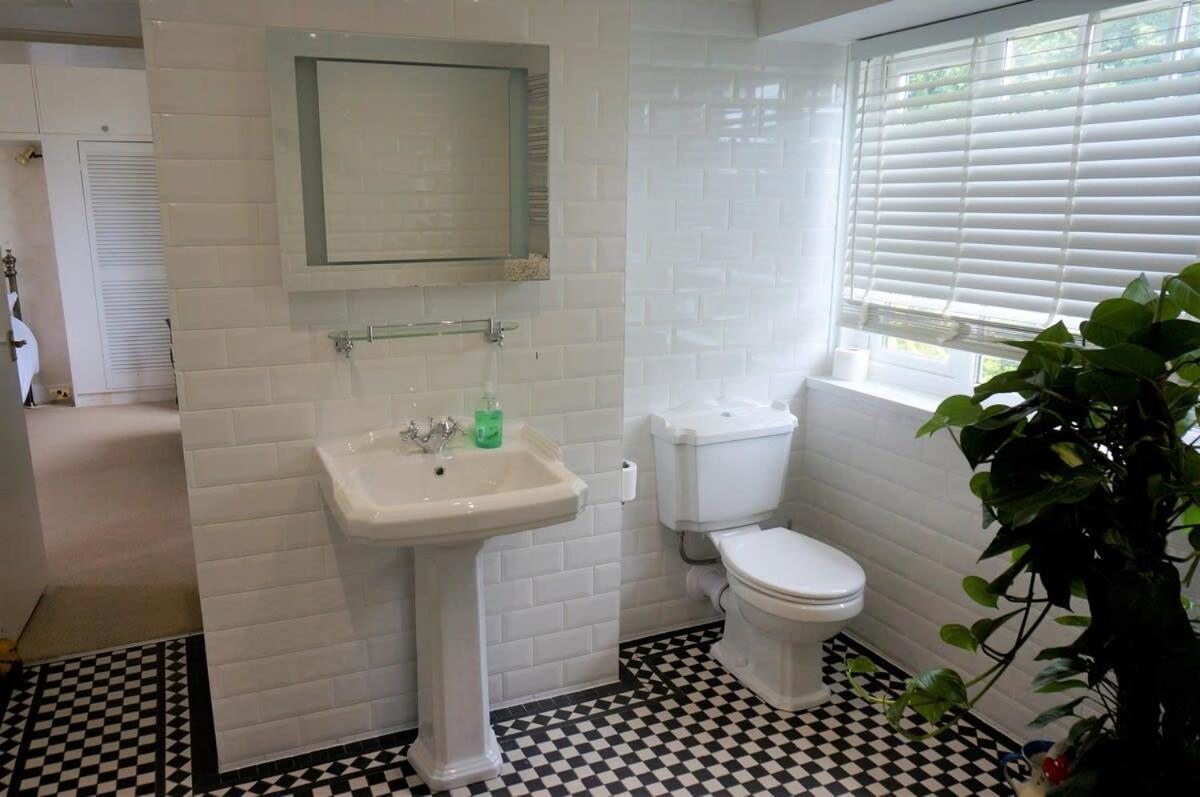 Spacious Town House With Swimming Pool Plymouth Bagian luar foto