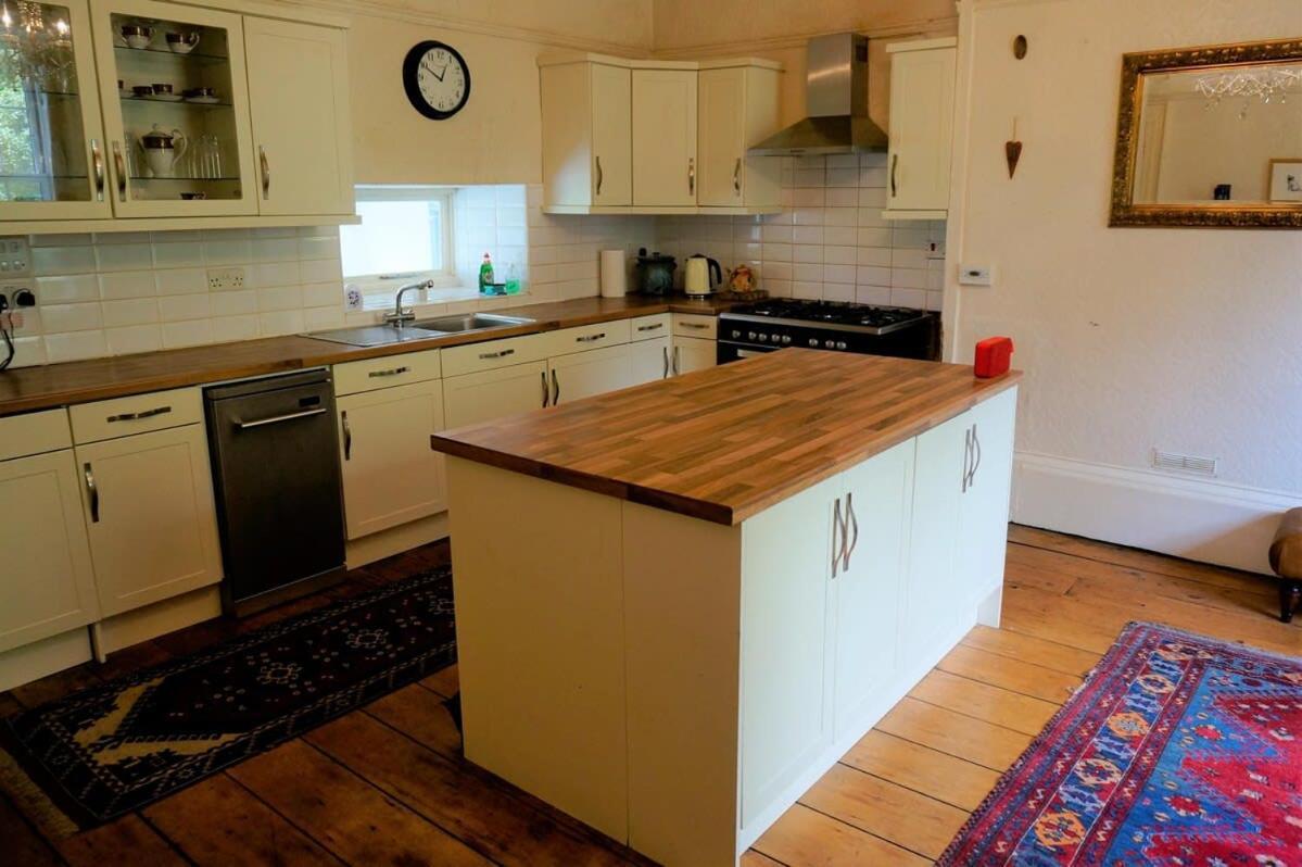 Spacious Town House With Swimming Pool Plymouth Bagian luar foto