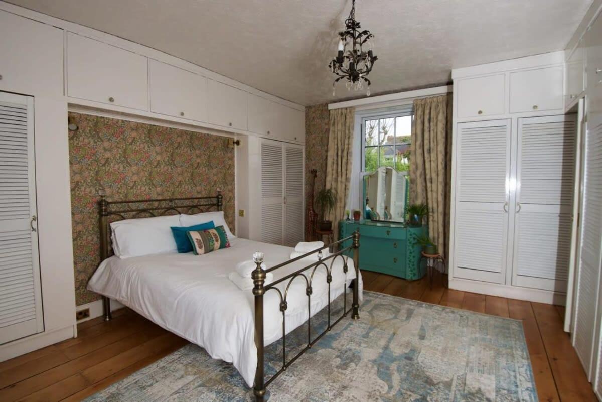 Spacious Town House With Swimming Pool Plymouth Bagian luar foto
