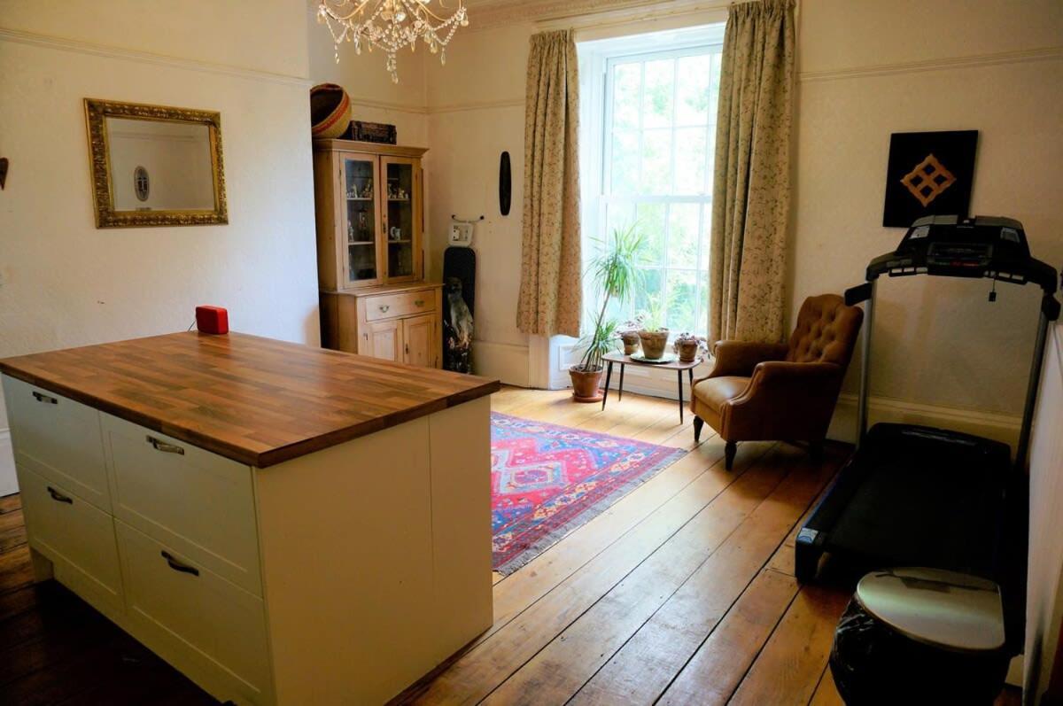 Spacious Town House With Swimming Pool Plymouth Bagian luar foto