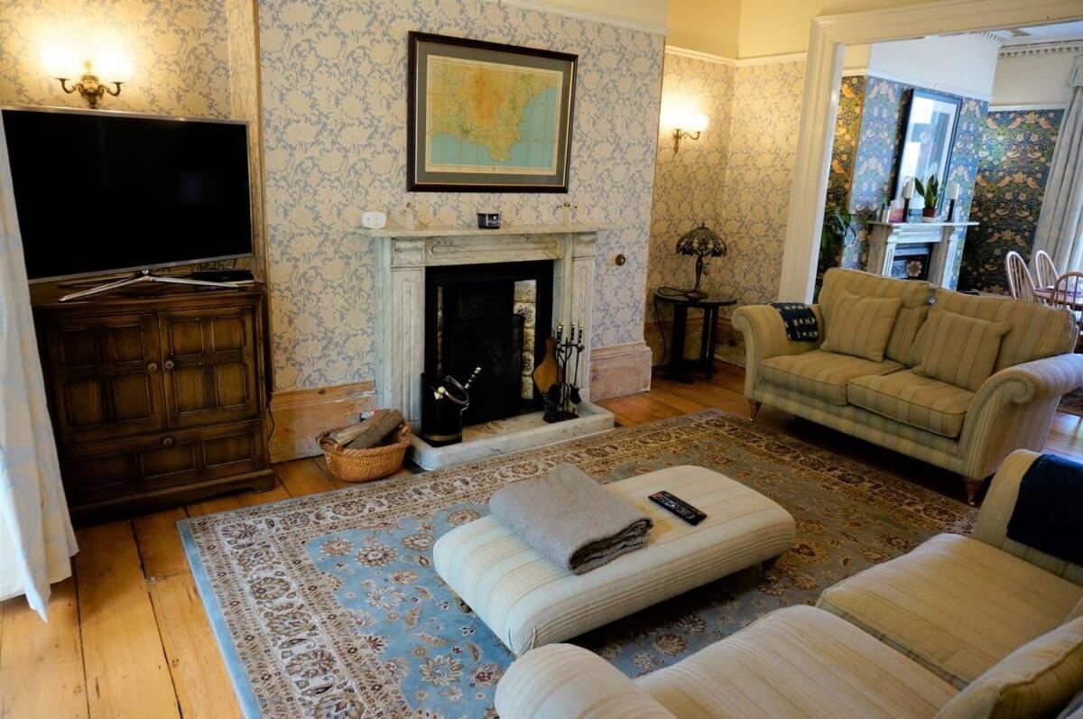 Spacious Town House With Swimming Pool Plymouth Bagian luar foto