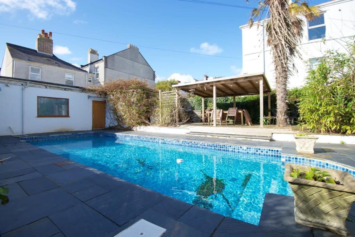 Spacious Town House With Swimming Pool Plymouth Bagian luar foto