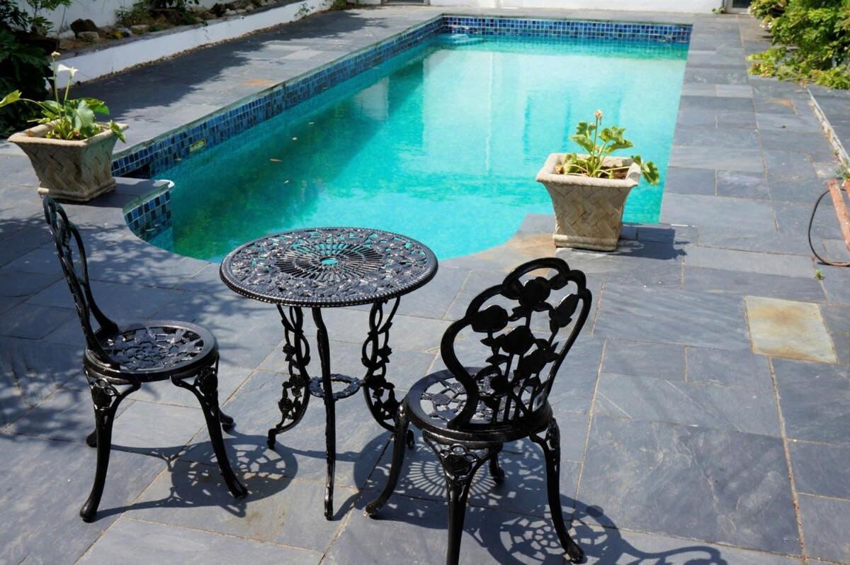 Spacious Town House With Swimming Pool Plymouth Bagian luar foto