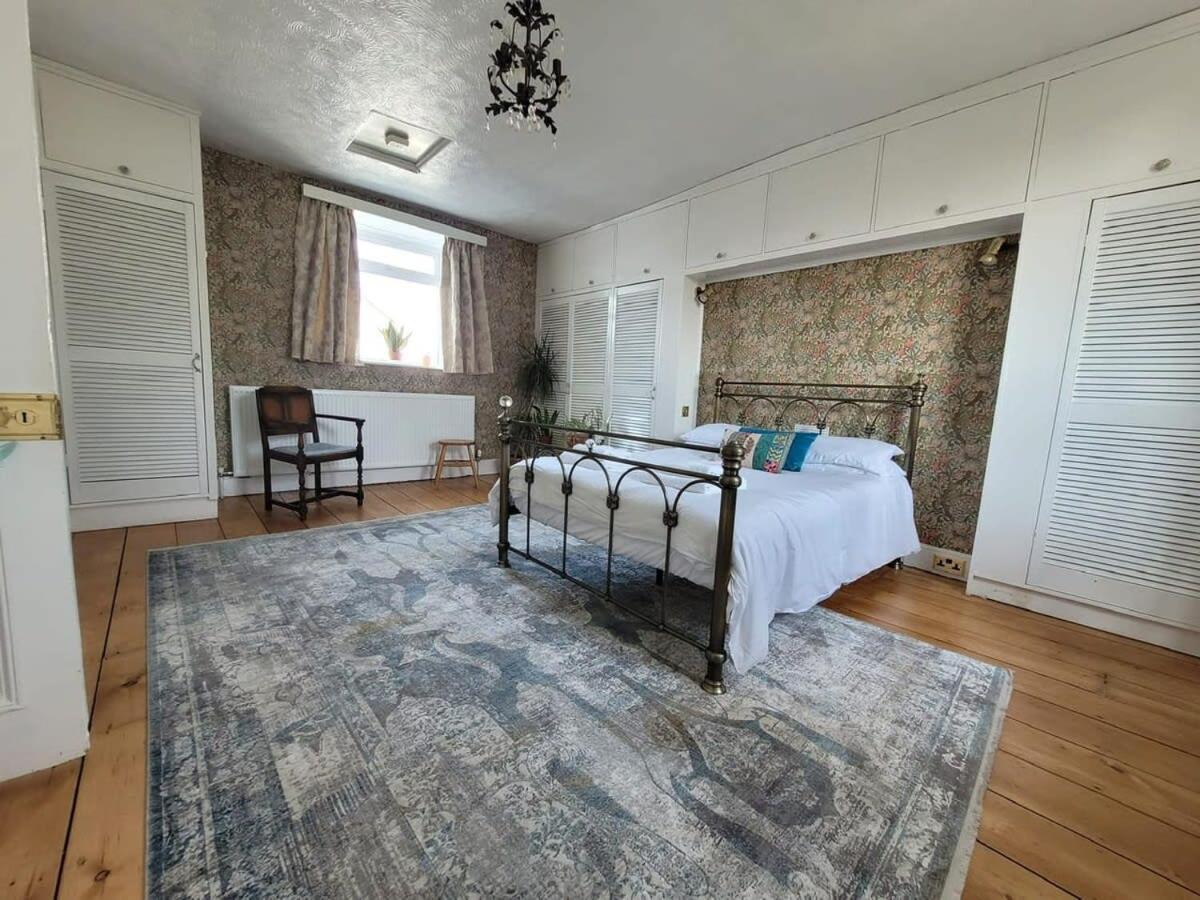 Spacious Town House With Swimming Pool Plymouth Bagian luar foto